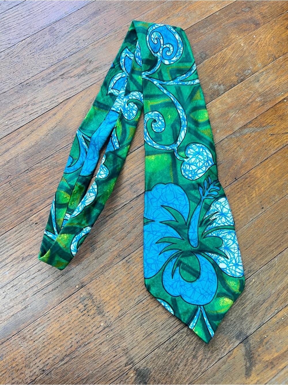 1960’s 60s Vintage Polished Cotton Hawaiian Green & Blue Floral Necktie Tie